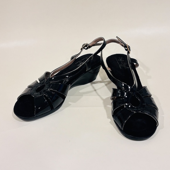 HUSH PUPPIES Black sandals - Picture 1 of 8